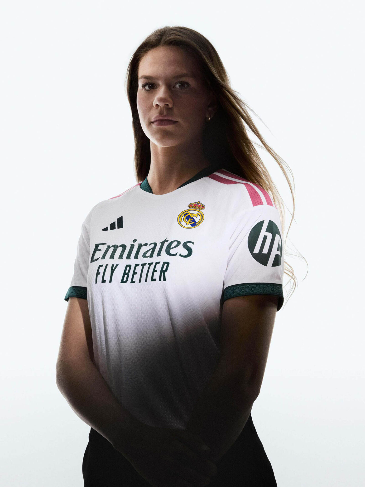 Detalhe Nova Camisa do Real Madrid Feminina 2026 2027 Branca adidas