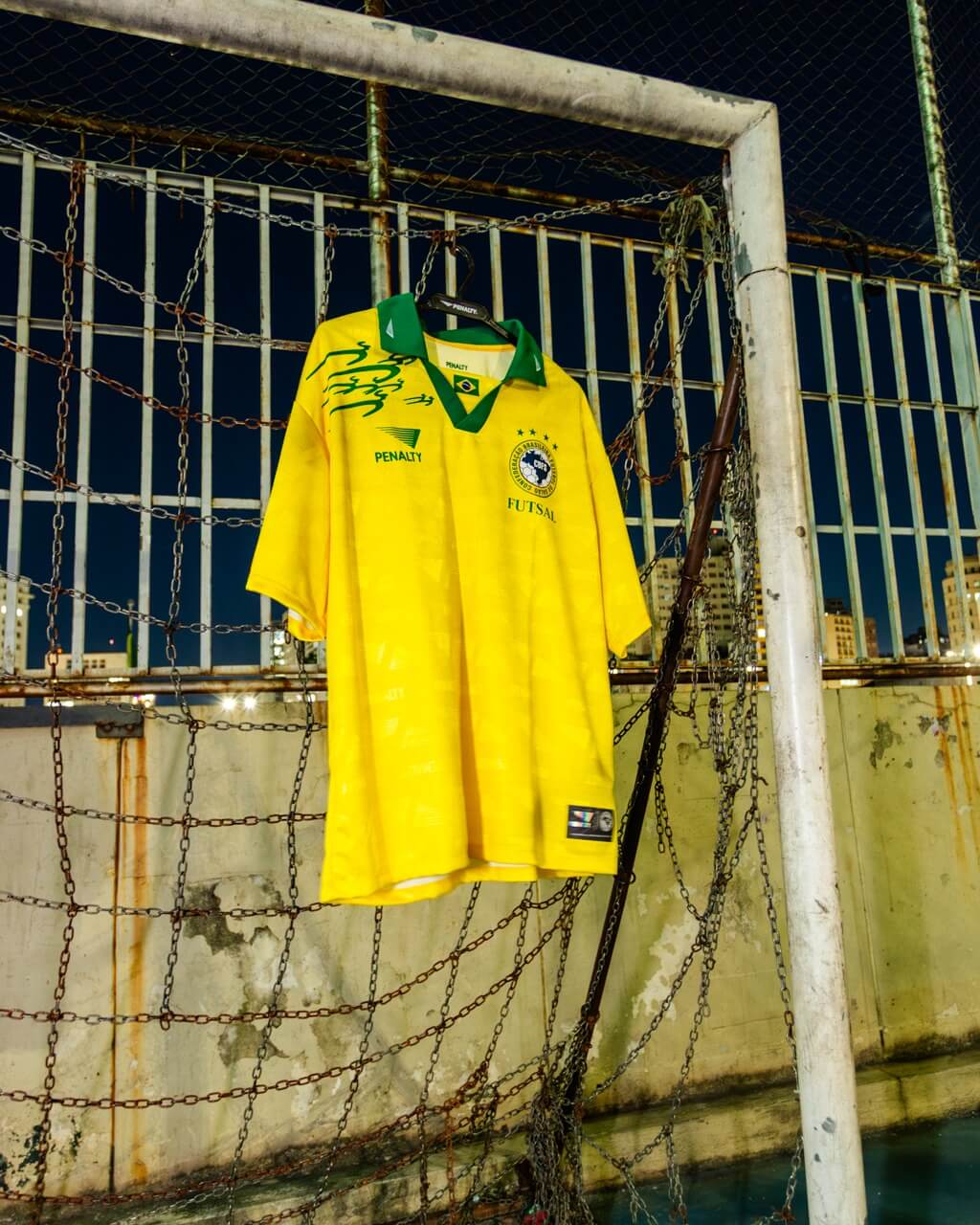 Penalty lança camisa inspirada na Seleção Brasileira de Futsal de 1996
