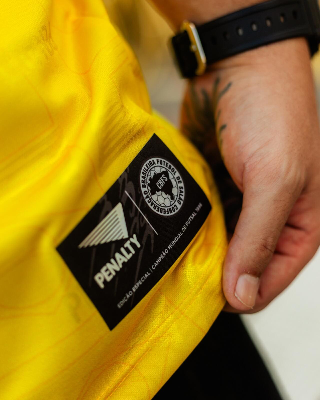 Penalty lança camisa inspirada na Seleção Brasileira de Futsal de 1996