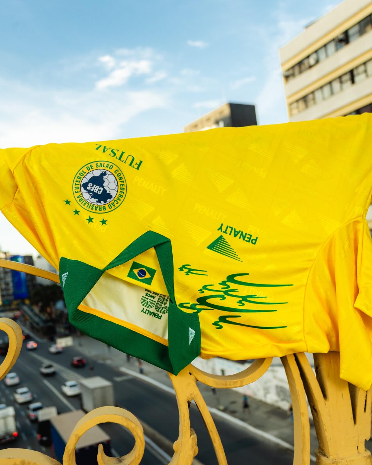 Penalty lança camisa inspirada na Seleção Brasileira de Futsal de 1996