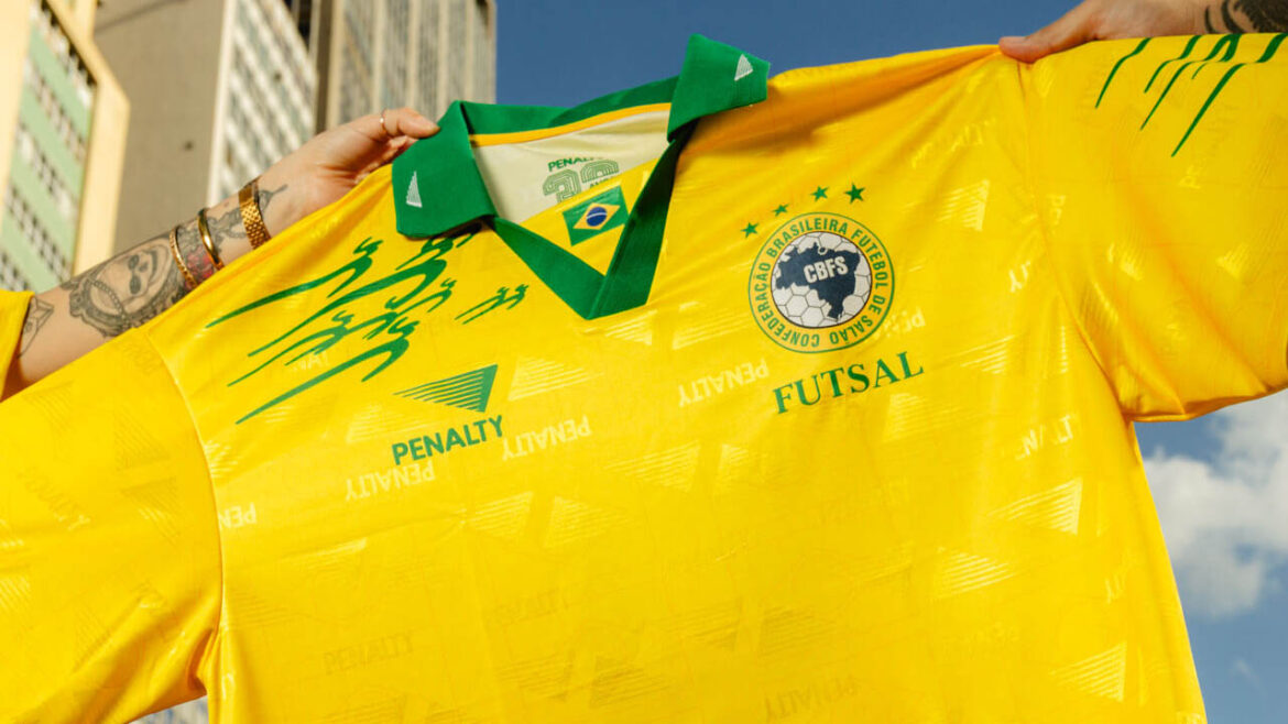 Penalty lança camisa inspirada na Seleção Brasileira de Futsal de 1996
