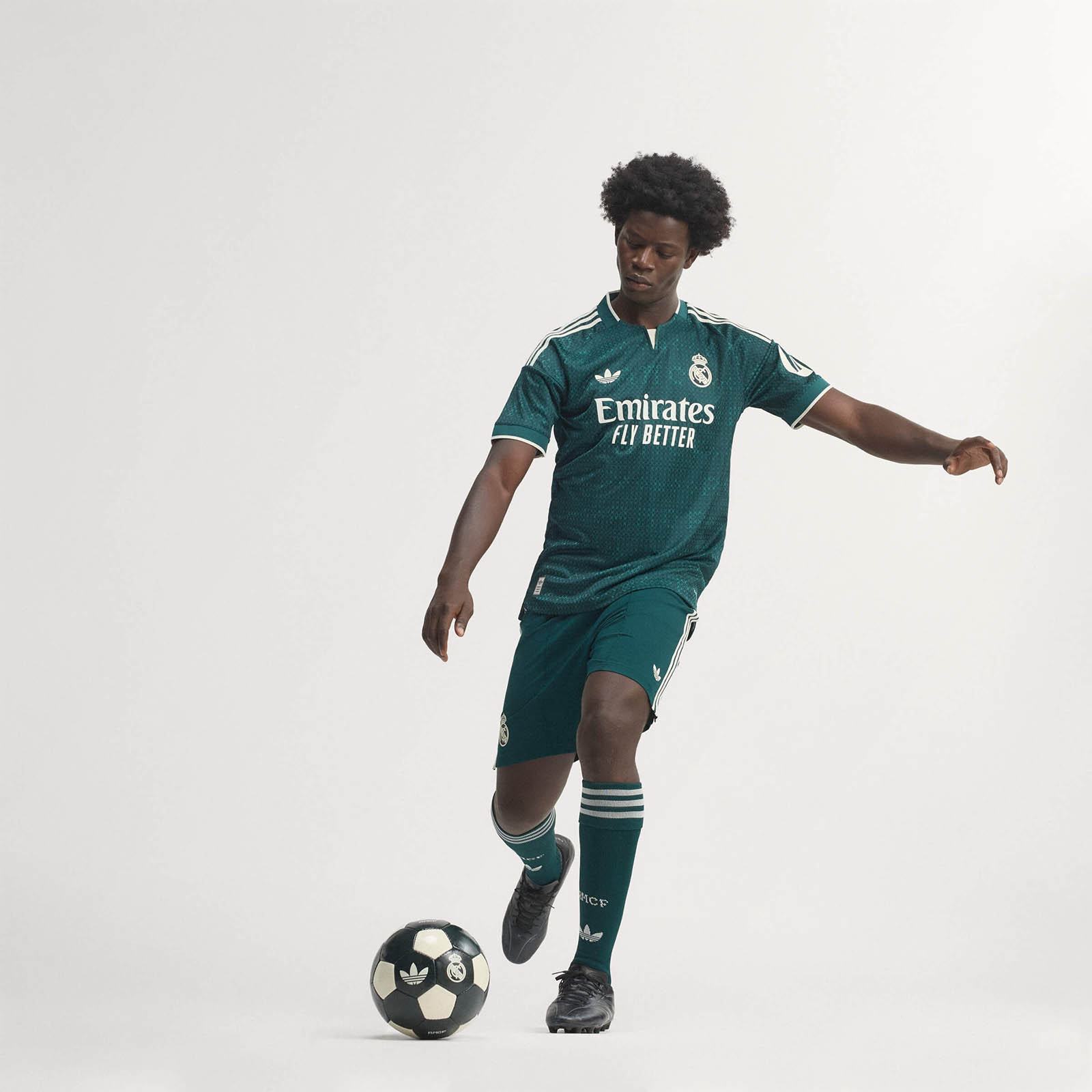 Camisa reserva do Real Madrid 2026-2027 adidas