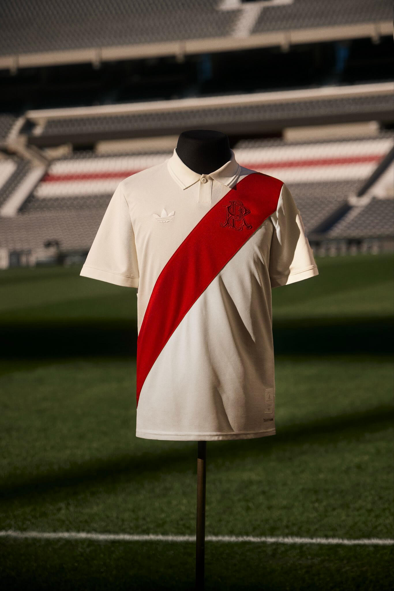 Camisa dos 125 anos do River Plate 2026 adidas