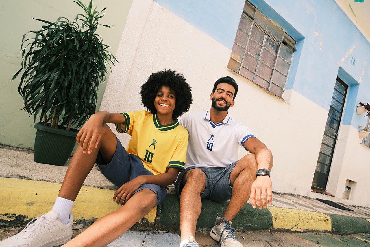 Athleta e Pelé apresentam coleção especial que celebra o legado do Rei do Futebol