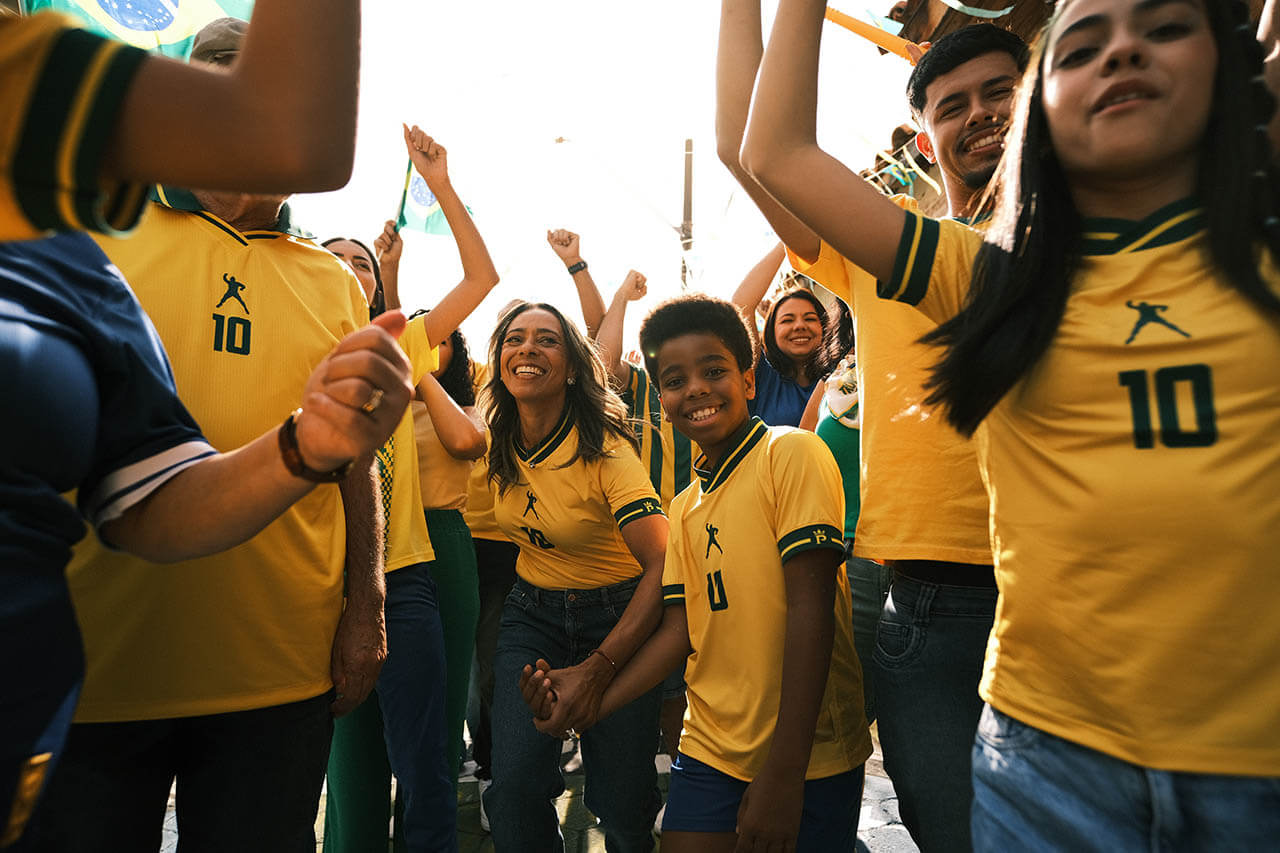Athleta e Pelé apresentam coleção especial que celebra o legado do Rei do Futebol