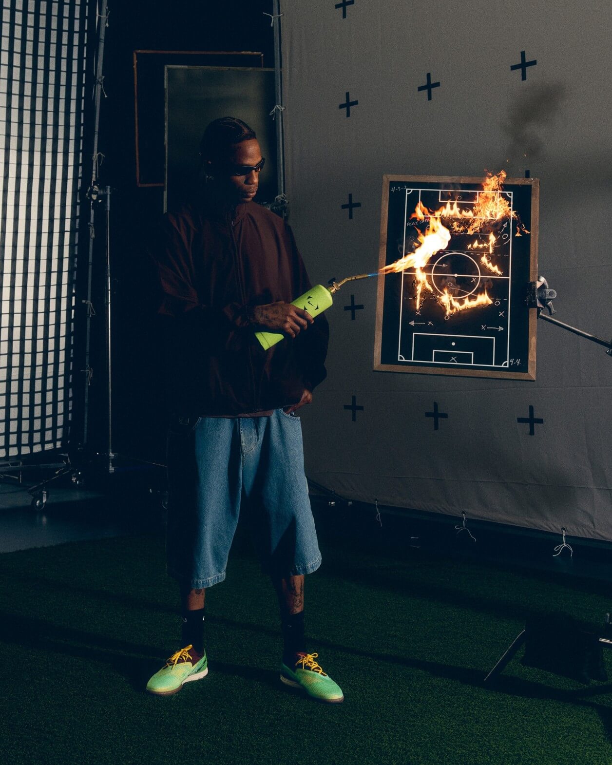 rip-the-script-travis-scott_low