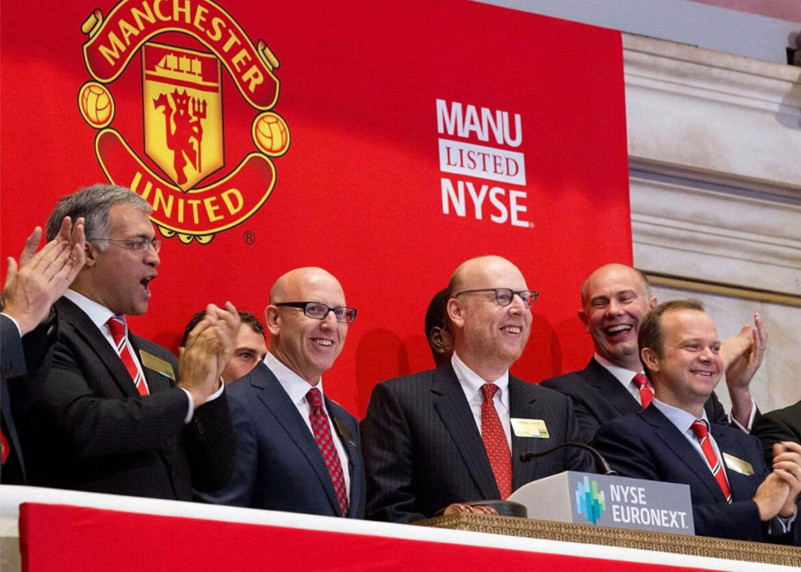 Joel e Avram Glazer, na abertura do salão de negociação da Bolsa de Nova Iorque