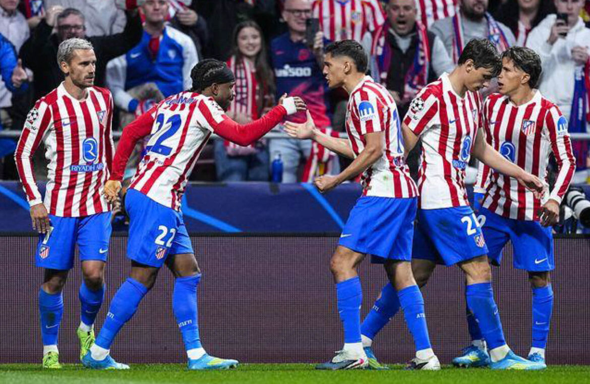 Jogadores do Atlético de Madrid com o equipamento principal da temporada
