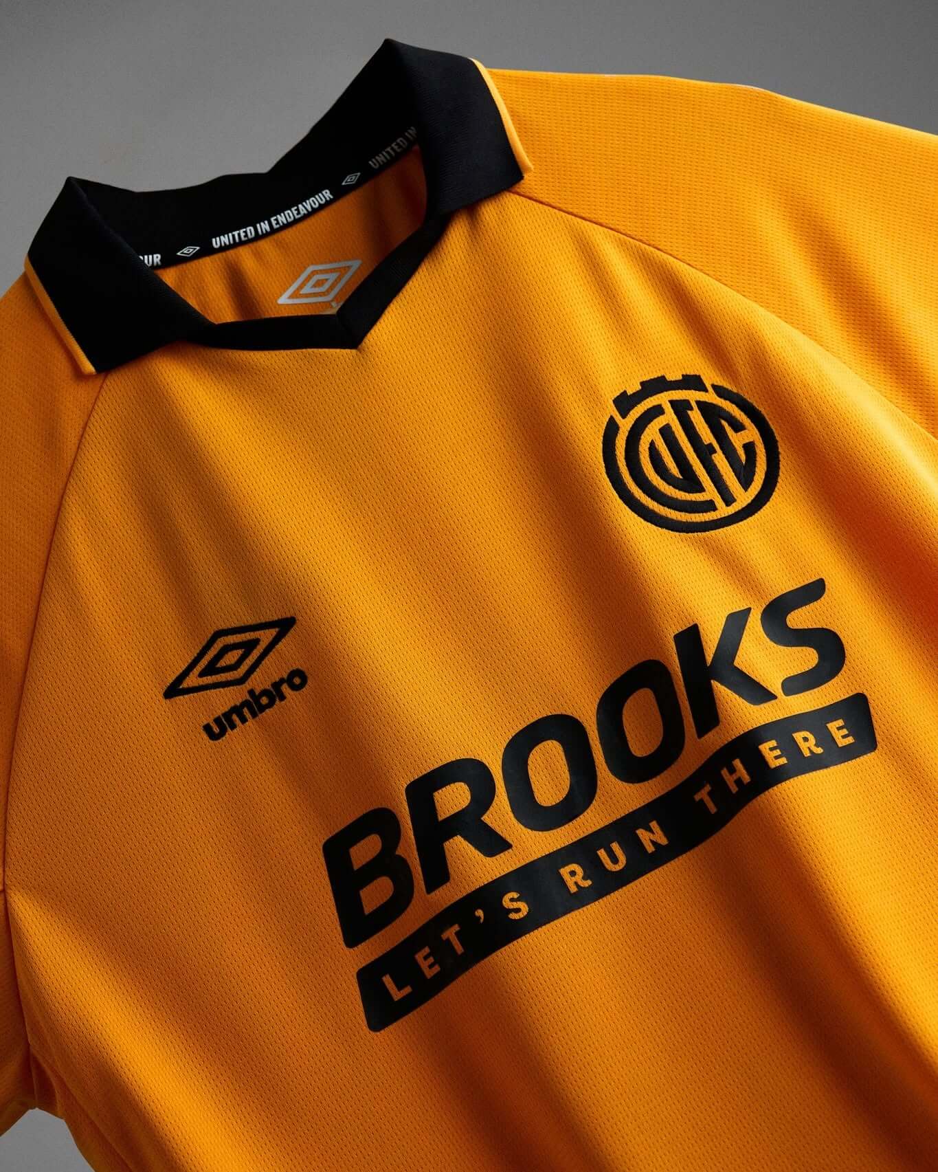 Camisa titular do Cambridge United 2026-2027 Umbro