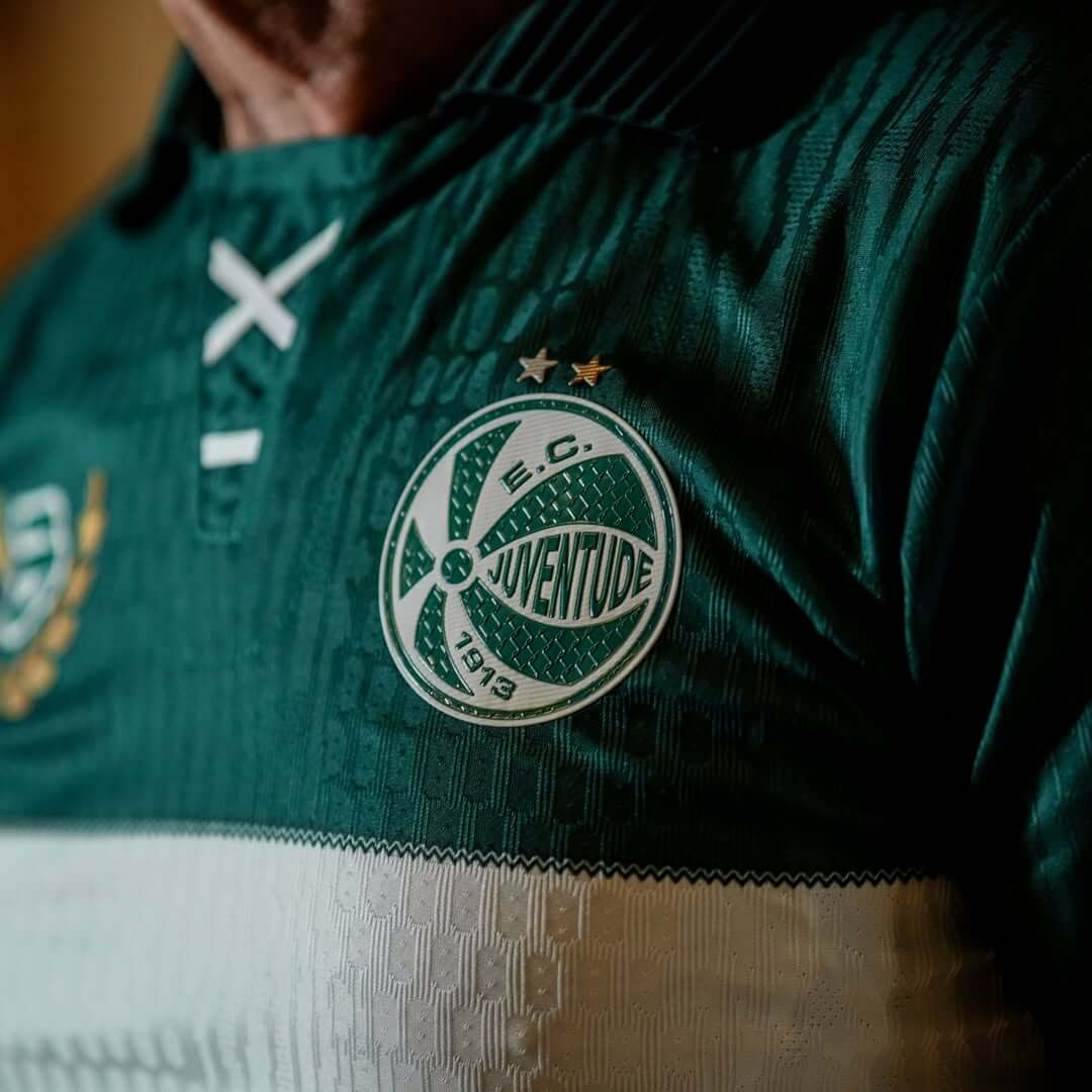 Compre aqui na adidas

Compre aqui na Netshoes

Compre aqui na FutFanatics

Terceira camisa do EC Juventude 2026-2027 19Treze