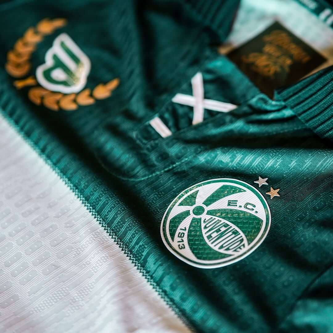 Compre aqui na adidas

Compre aqui na Netshoes

Compre aqui na FutFanatics

Terceira camisa do EC Juventude 2026-2027 19Treze