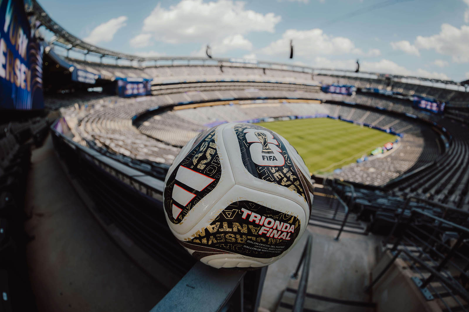 adidas revela a TRIONDA FINAL, bola das fases decisivas da Copa do Mundo 2026