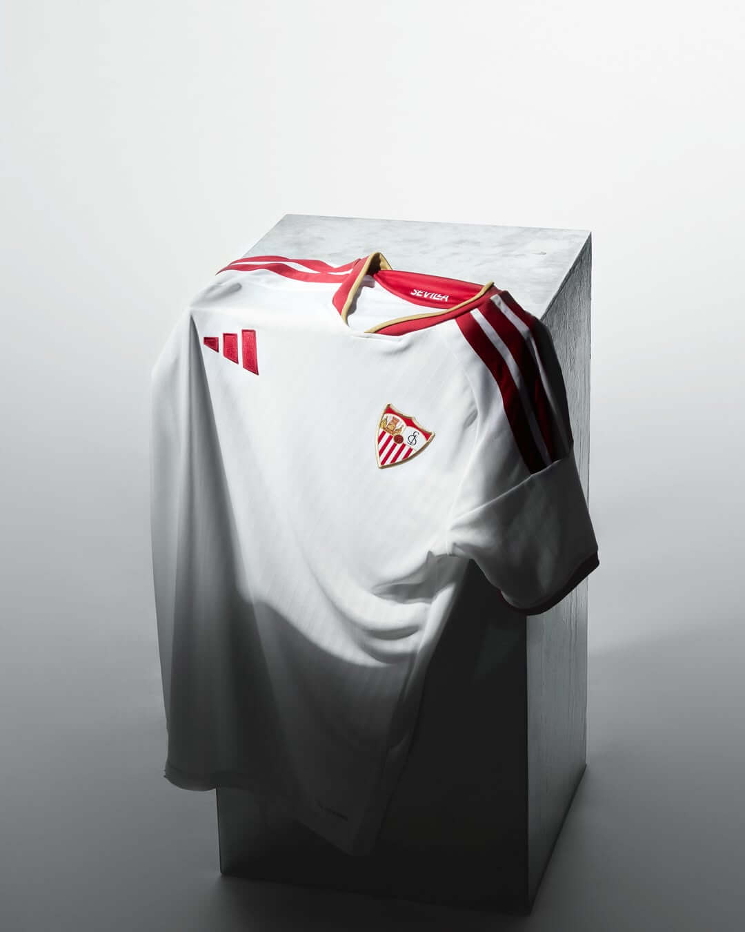Camisa titular do Sevilla 2026-2027 adidas