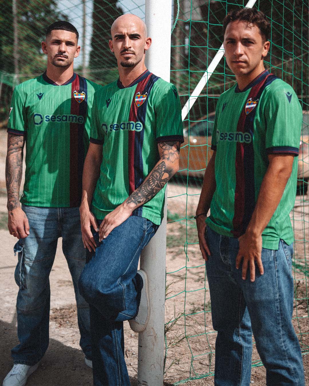 Terceira camisa do Levante 2026-2027 Macron