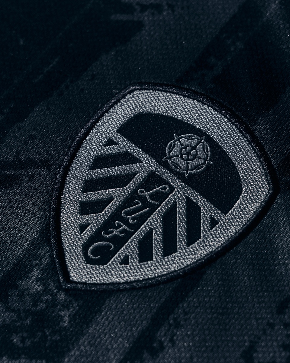 Terceira camisa do Leeds United 2026-2027 adidas
