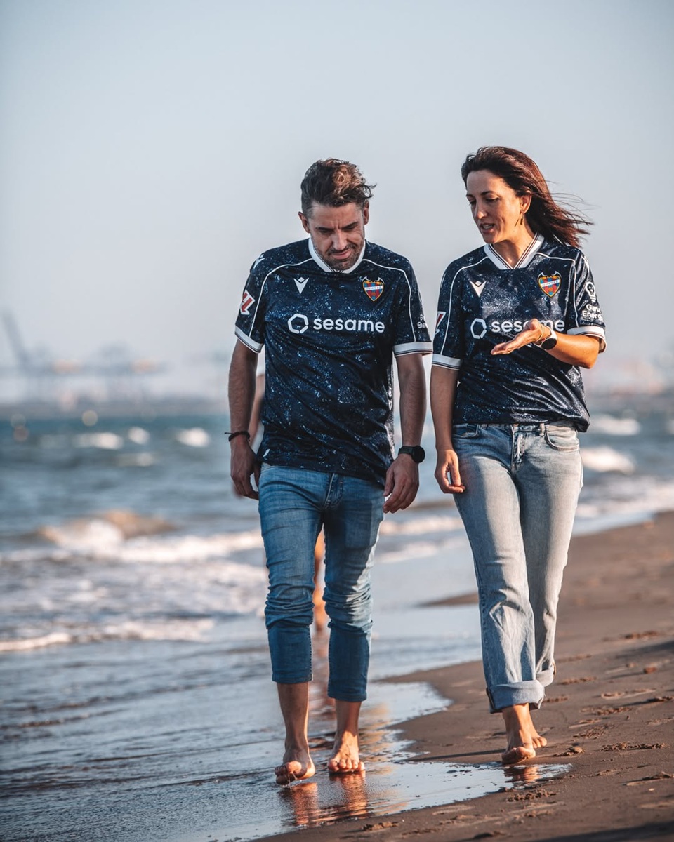 Quarta camisa do Levante UD 2026-2027 Macron