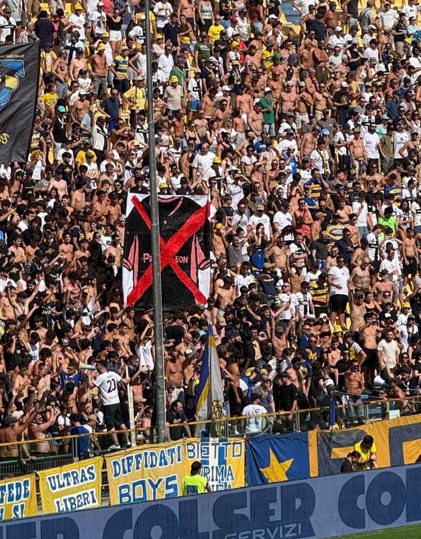 Torcida do Parma protesta terceira camisa 2026-2027