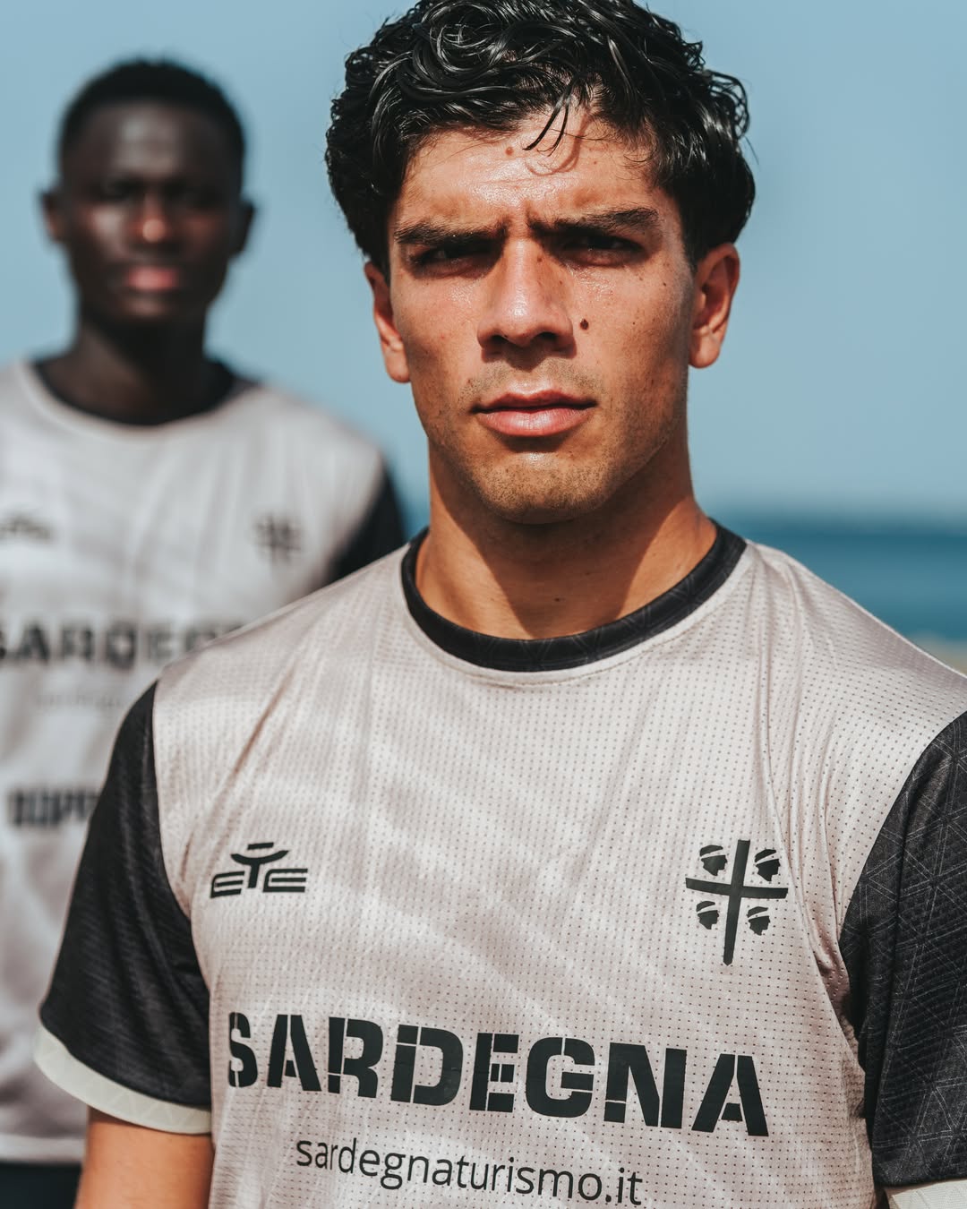 Terceira camisa do Cagliari 2026-2027 EYE Sport