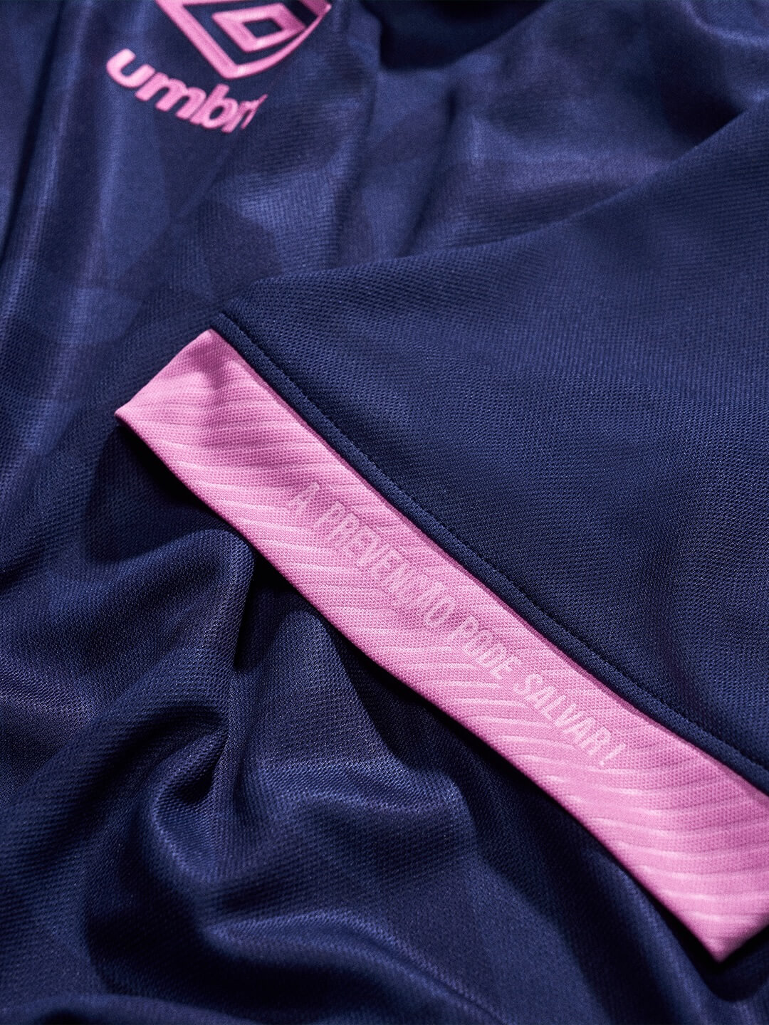 Camisa do Athletico Outubro Rosa 2026 Umbro Femama